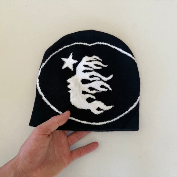 grunge gothic punk star face cozy black and white beanie - Picture 4 of 5